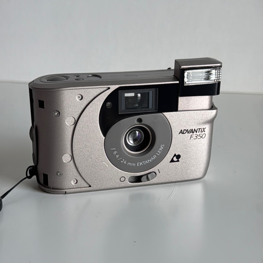 Kodak Silver Film Photography Camera with Compact Design and Integrated Flash - Picture 3 of 8